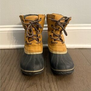 Sorel Tan & Black Winter Boots